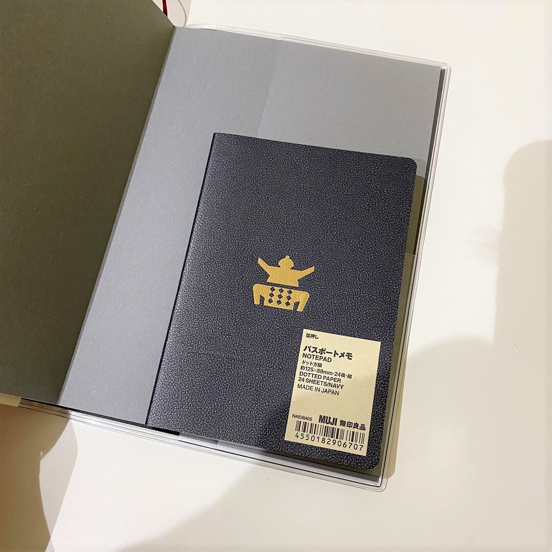 リヴィンオズ大泉】パスポートメモに箔押しがでました｜無印良品